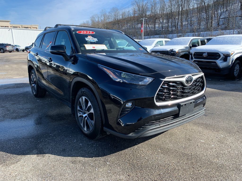 2022 Toyota Highlander XLE's photo