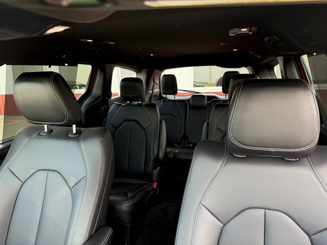 2025 Chrysler Pacifica photo 12