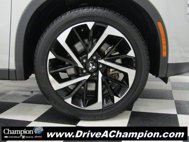 2022 Mitsubishi Outlander Black Edition LE SEL GT photo 3