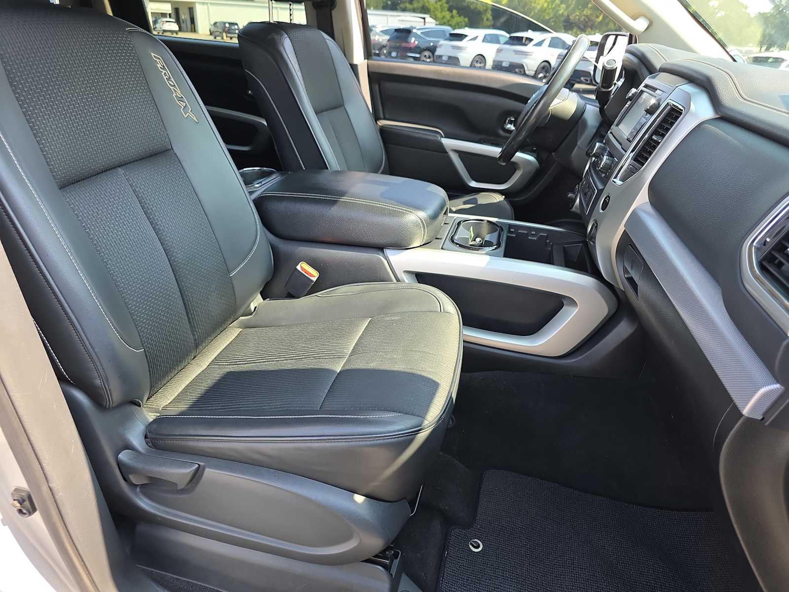 2017 Nissan Titan PRO-4X photo 26