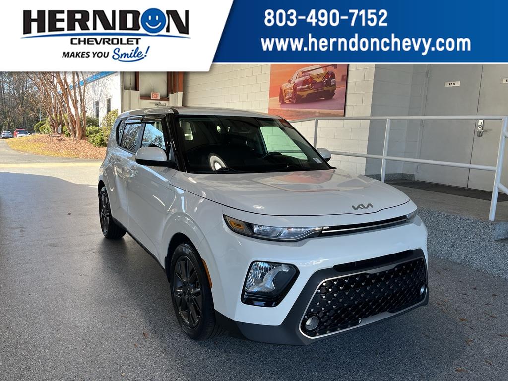2022 Kia Soul EX's photo