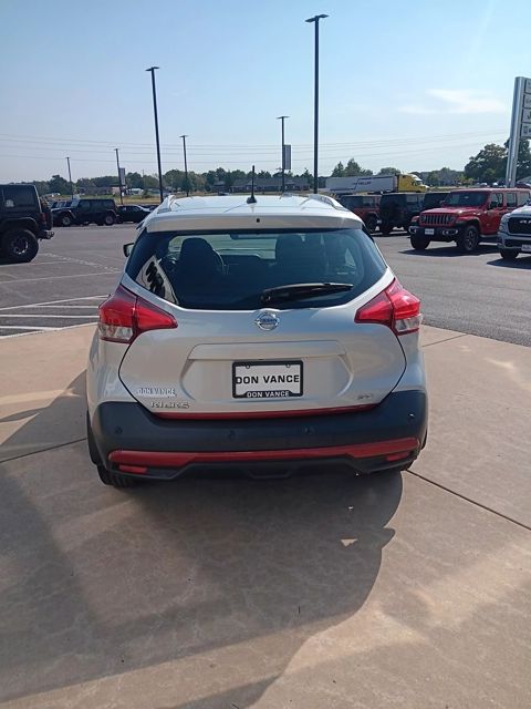 2020 Nissan Kicks SV photo 3