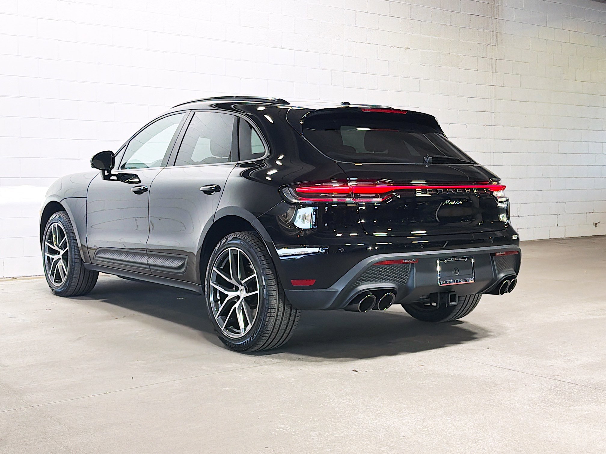 2025 Porsche Macan T photo 4