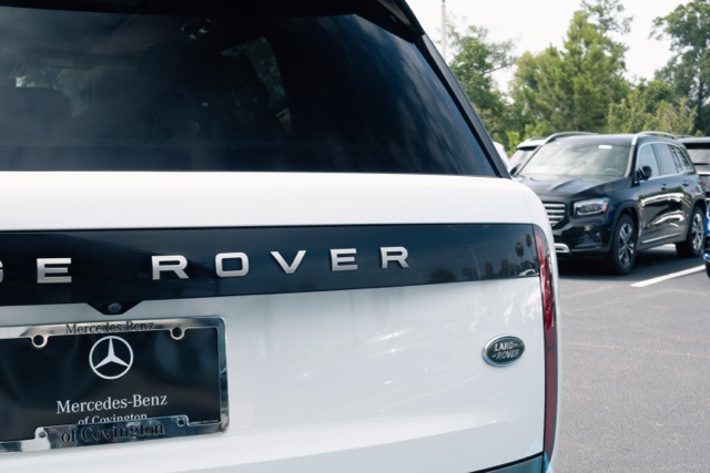 2023 Land Rover Range Rover SE photo 11