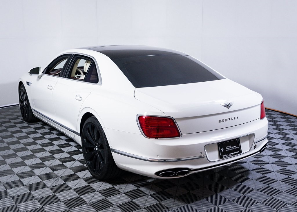 Used 2022 Glacier White Bentley V8 image 11