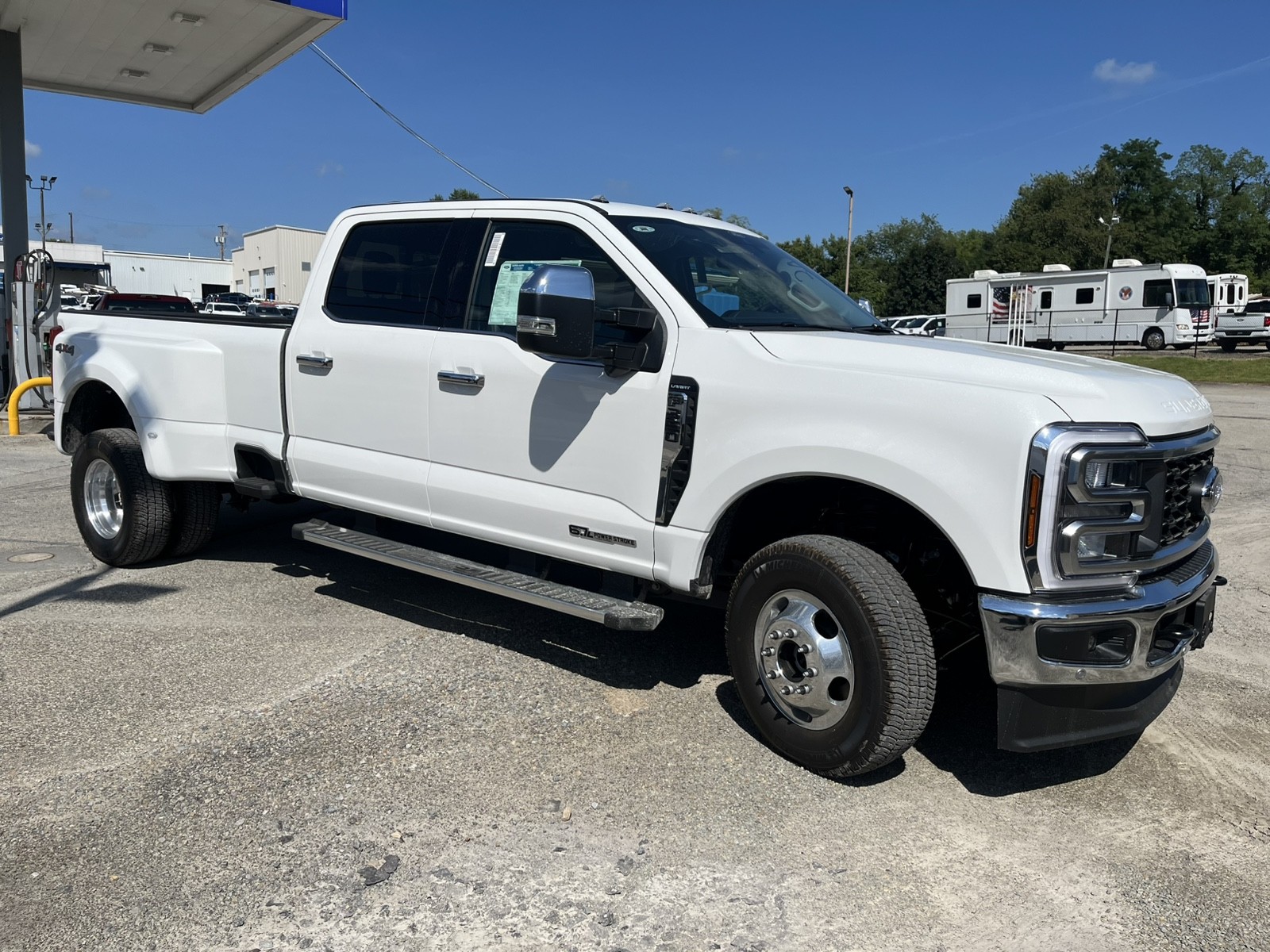 2026 Ford F-350 Super Duty Lariat's photo