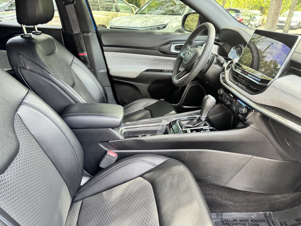 2024 Jeep Compass Latitude photo 9