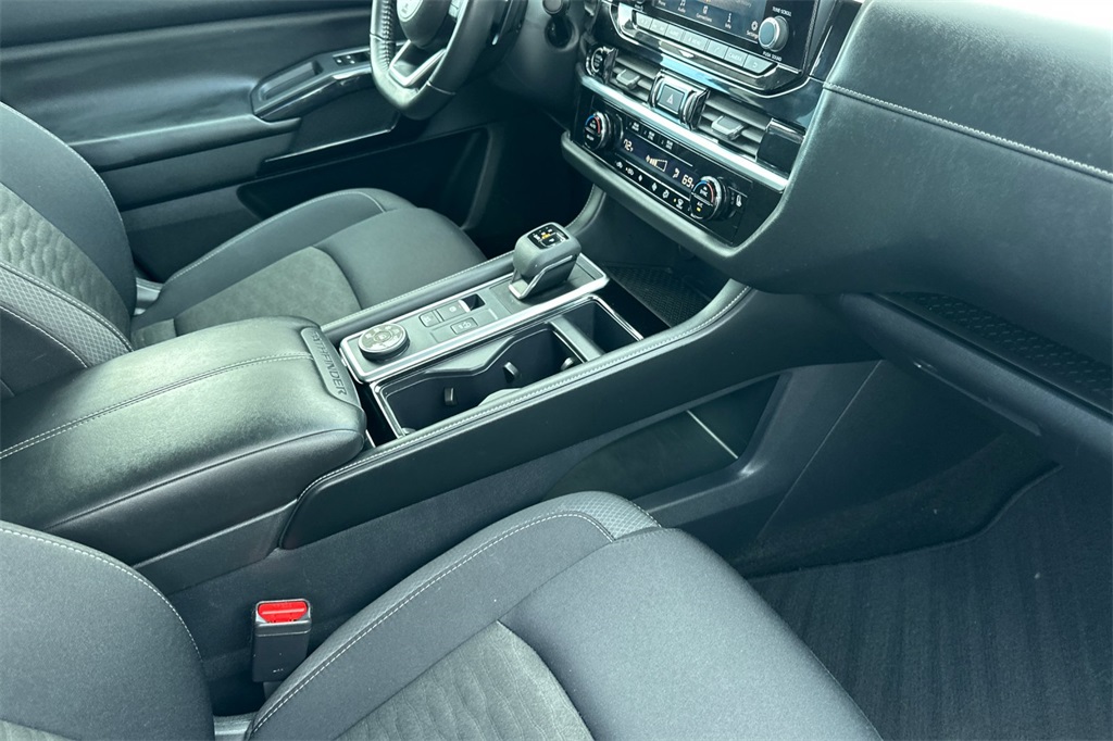 2024 Nissan Pathfinder SV photo 19