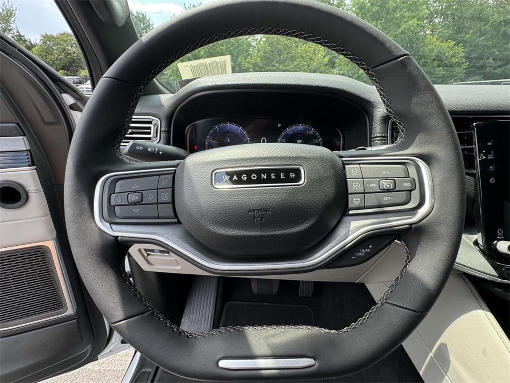 2025 Jeep Wagoneer Daytona R/T photo 17