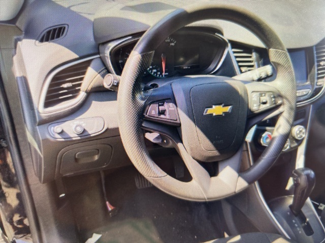2022 Chevrolet Trax LS photo 4