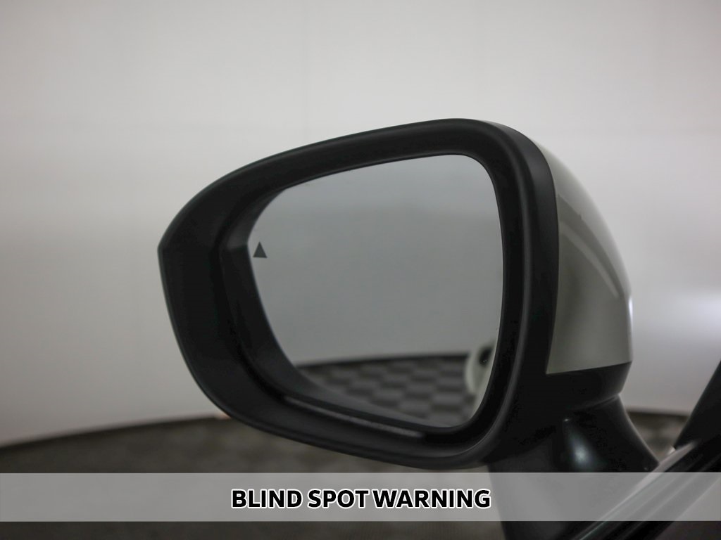 2023 Nissan Rogue SV photo 3