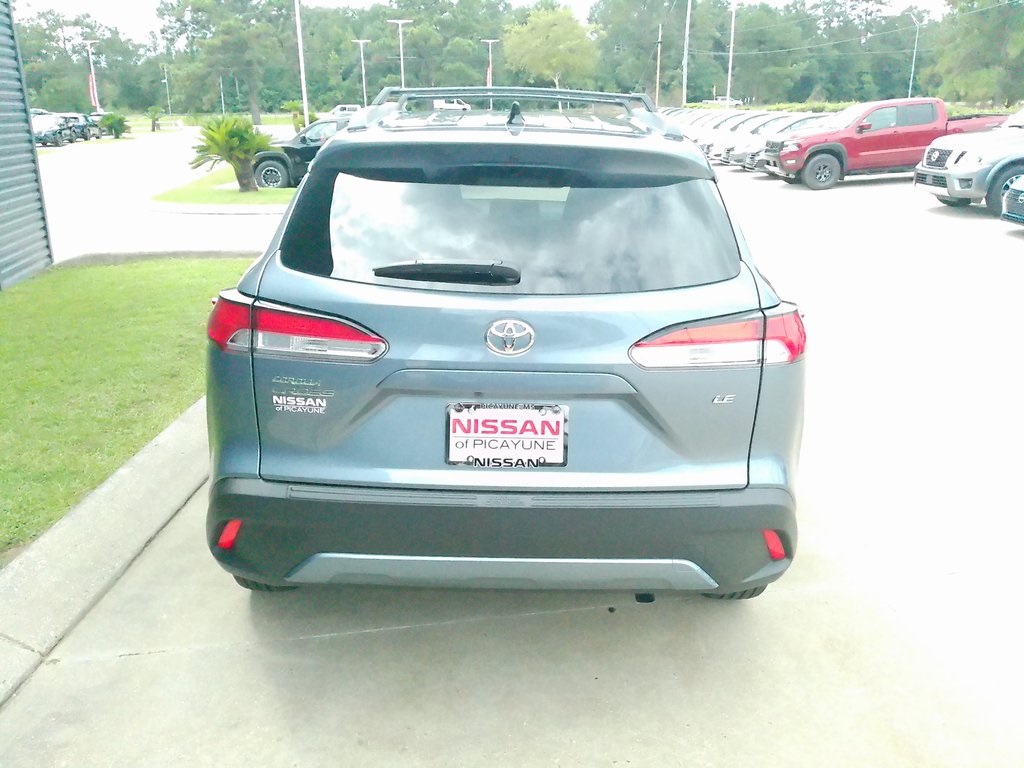 2025 Toyota Corolla Cross LE photo 4