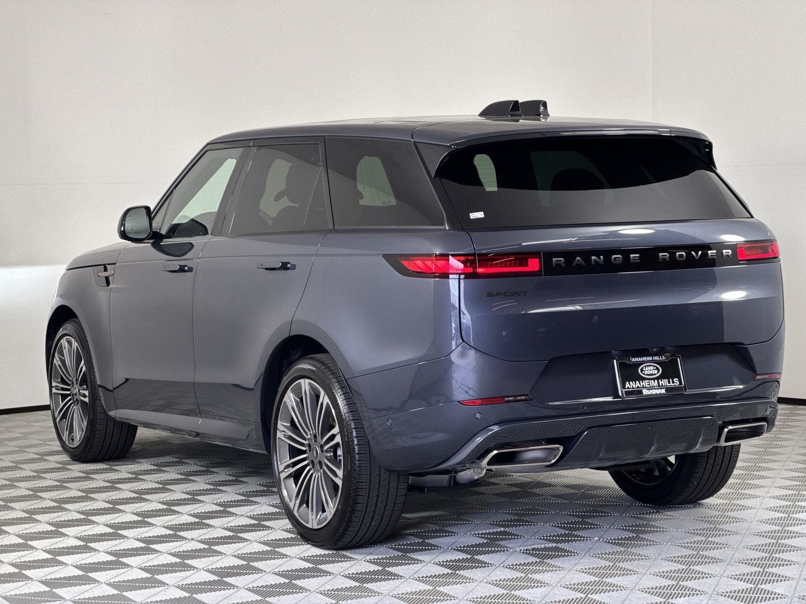 2025 Land Rover Range Rover Sport SE photo 3