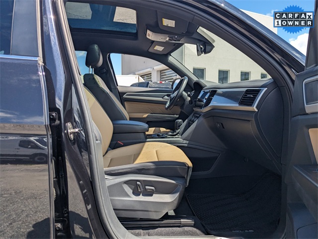 2022 Volkswagen Atlas Cross Sport SEL R-Line photo 7