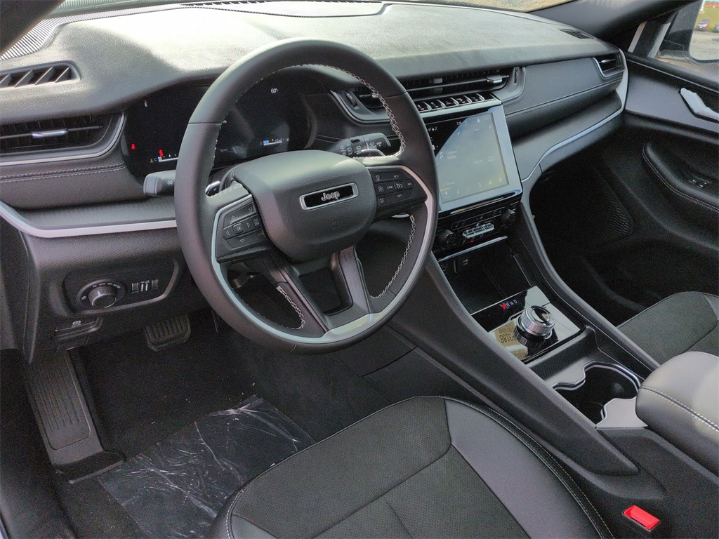 2025 Jeep Grand Cherokee Altitude X photo 4