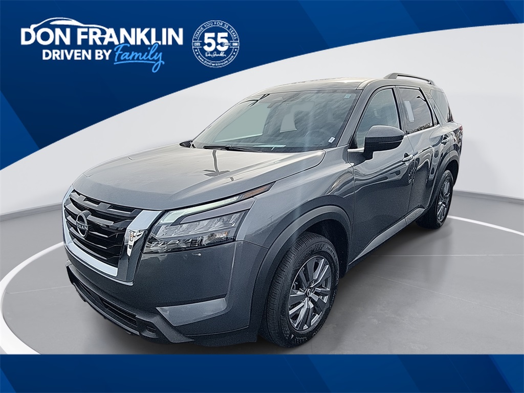 2025 Nissan Pathfinder SV's photo