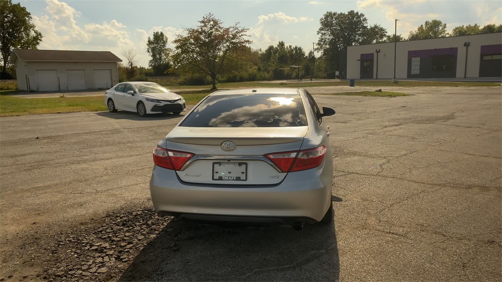 2016 Toyota Camry XLE photo 7