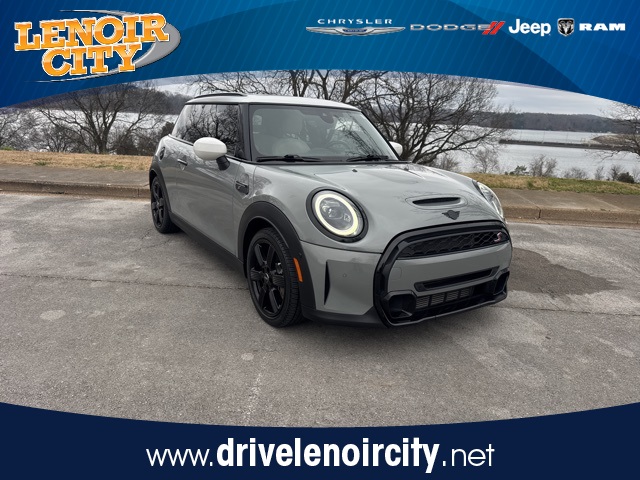 2023 MINI 3 Door S's photo