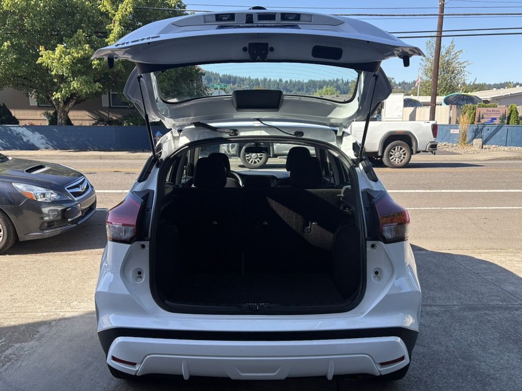 2024 Nissan Kicks S photo 9