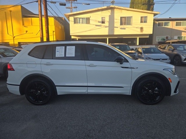 2022 Volkswagen Tiguan SE R-LINE BLACK's photo