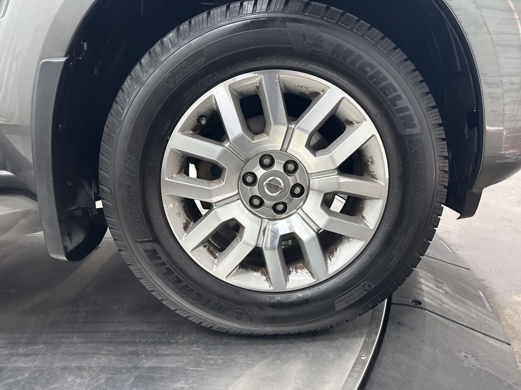 2008 Nissan Pathfinder LE photo 3