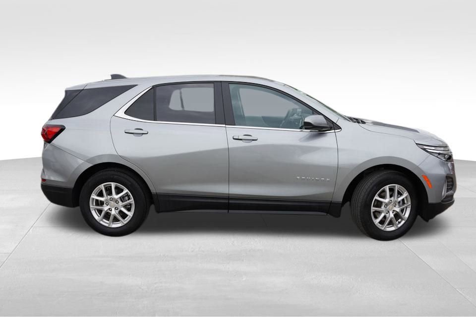 2023 Chevrolet Equinox LT photo 2