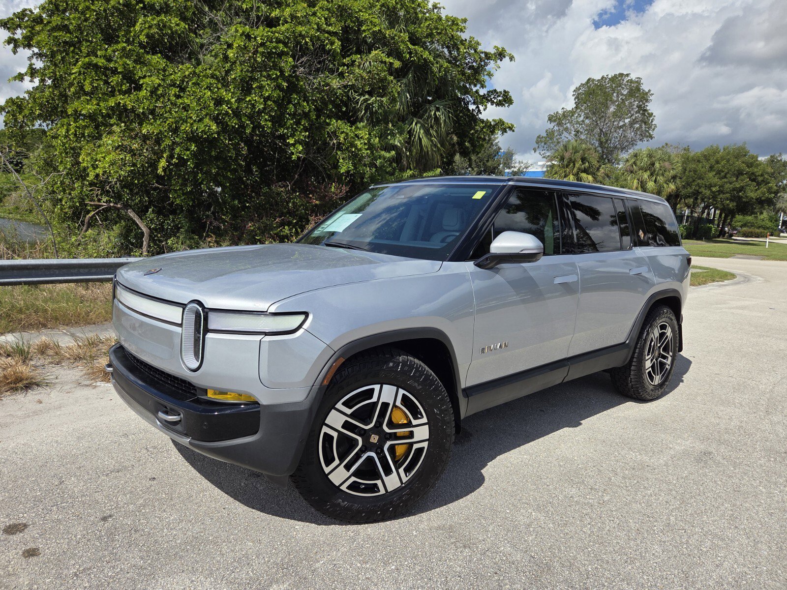 2023 Rivian R1S Adventure's photo