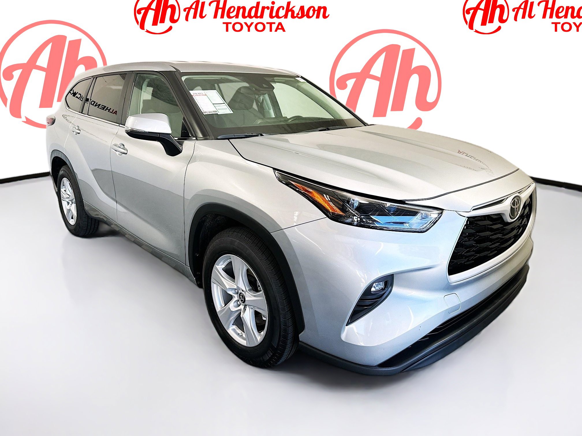 2024 Toyota Highlander LE's photo