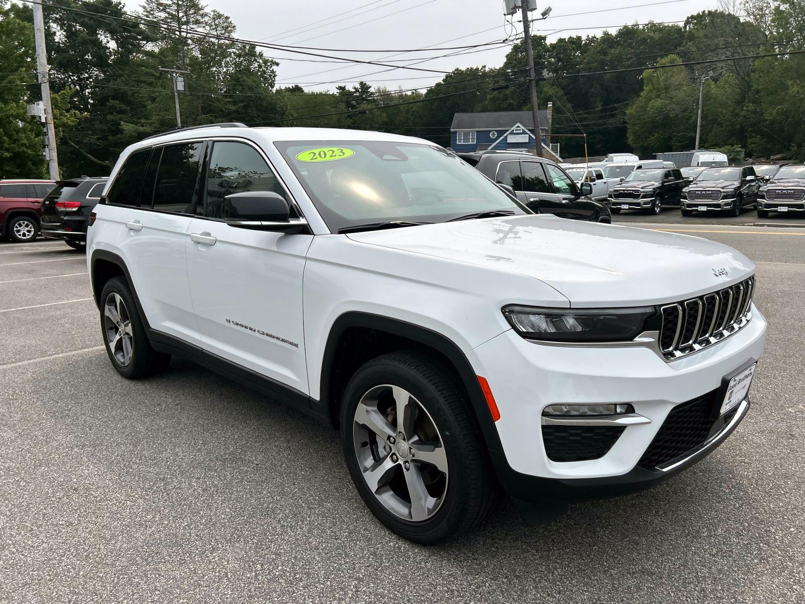 2023 Jeep Grand Cherokee Limited photo 3