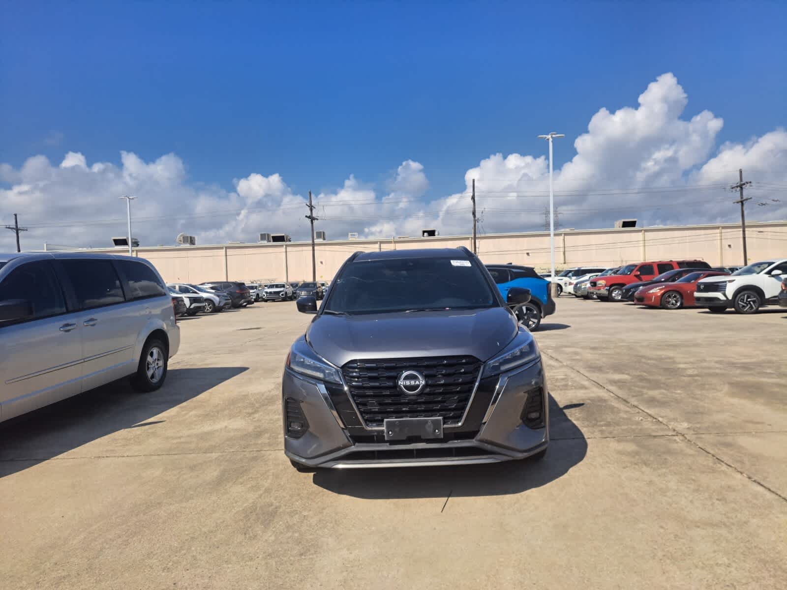 2024 Nissan Kicks SR photo 2