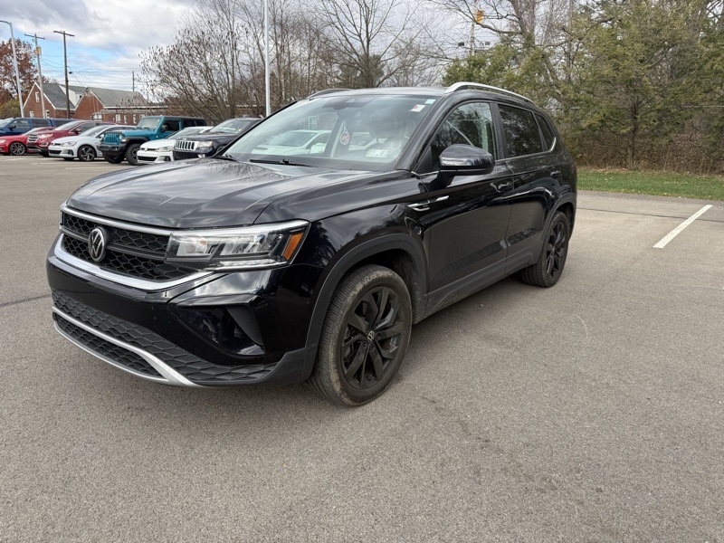 2023 Volkswagen Taos SE photo 2