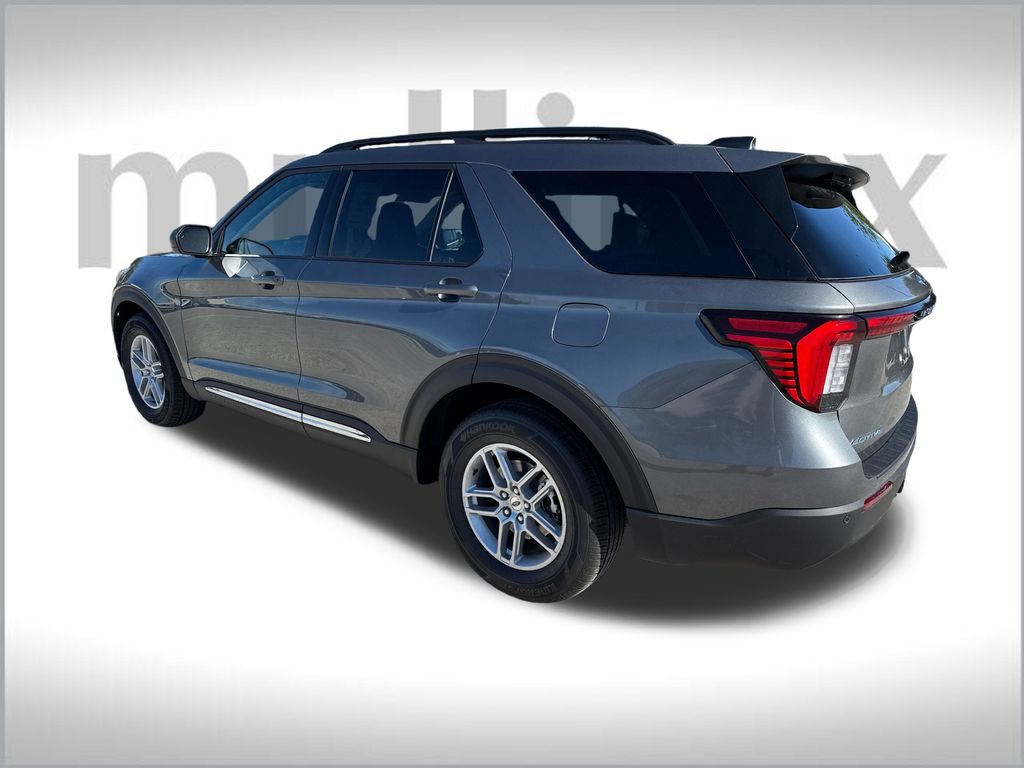 2025 Ford Explorer photo 3
