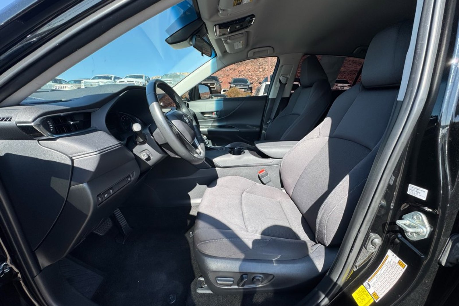 2024 Toyota Venza LE photo 9