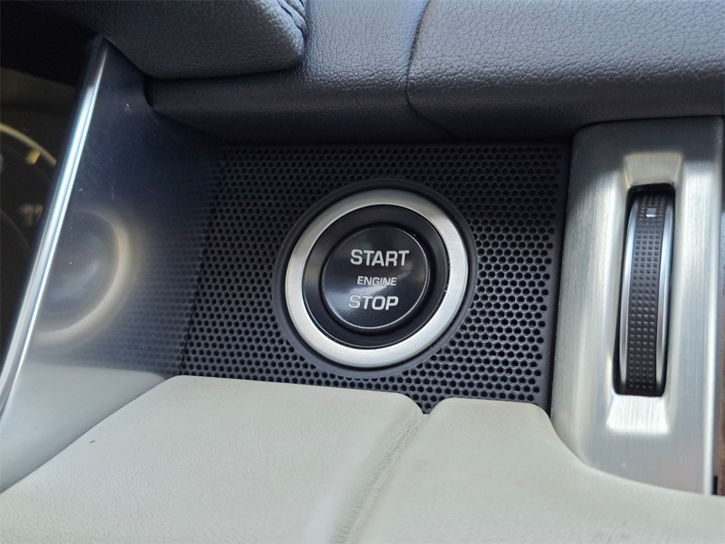 2016 Land Rover Range Rover HSE photo 18