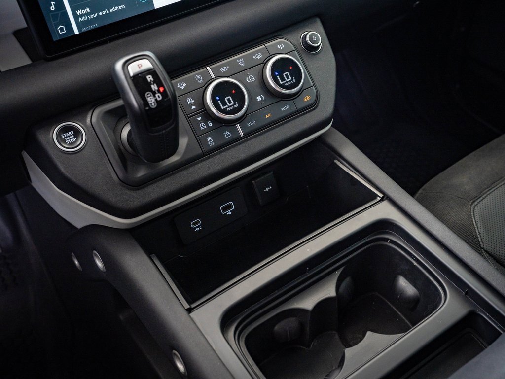 2020 Land Rover Defender 110 SE photo 31