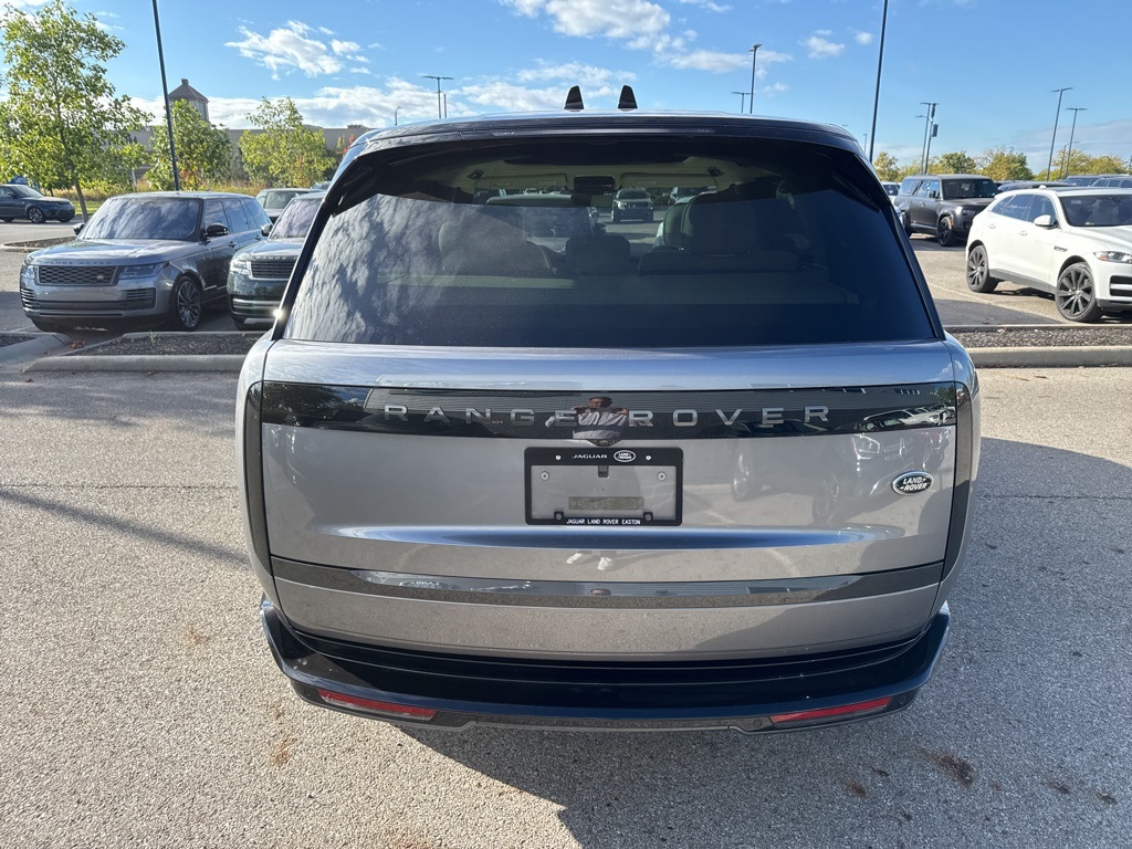 2023 Land Rover Range Rover SE photo 6