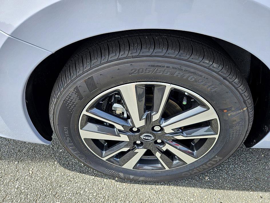 2025 Nissan Versa SV photo 18