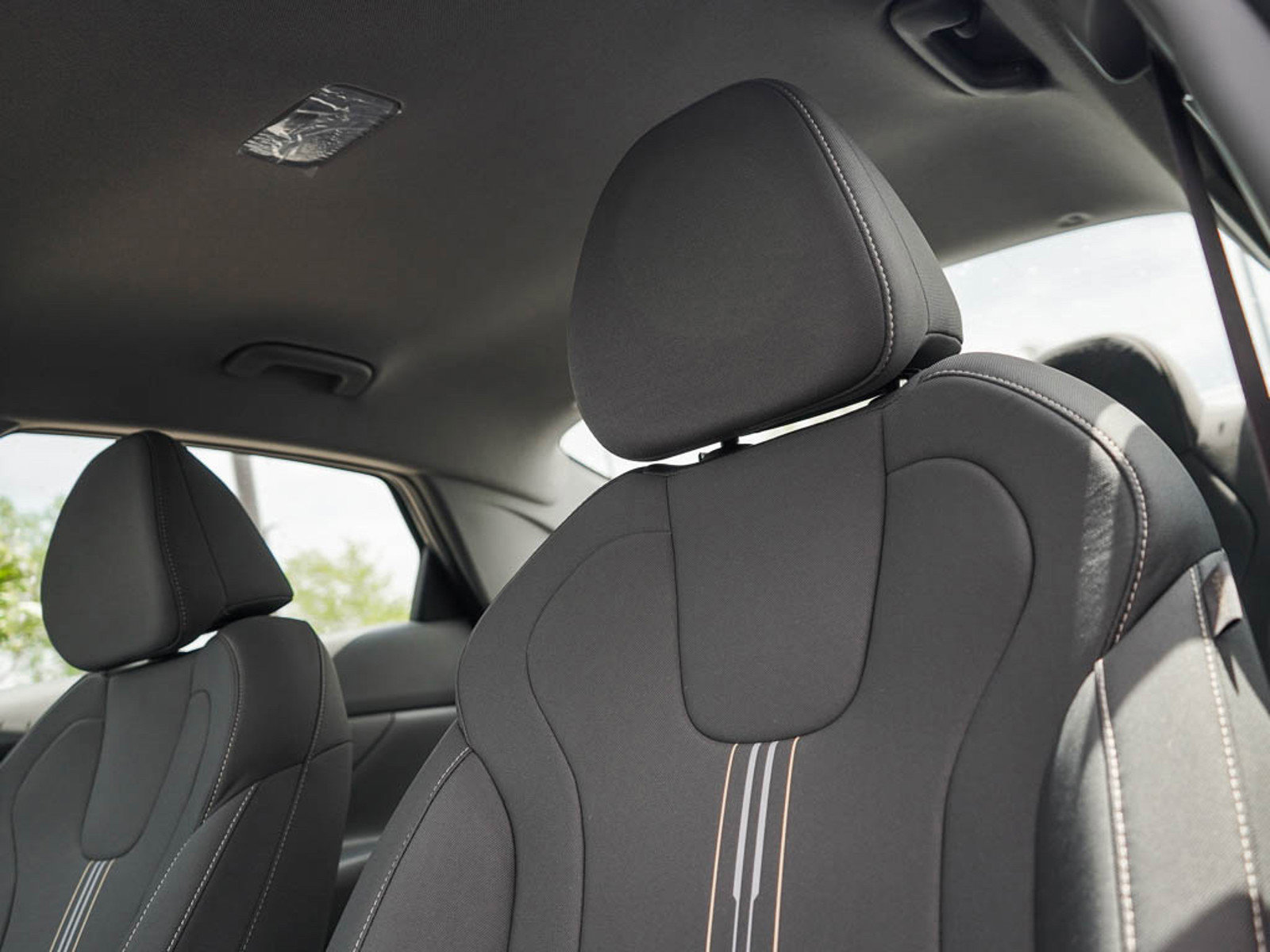 2025 Hyundai Elantra SEL Sport photo 16