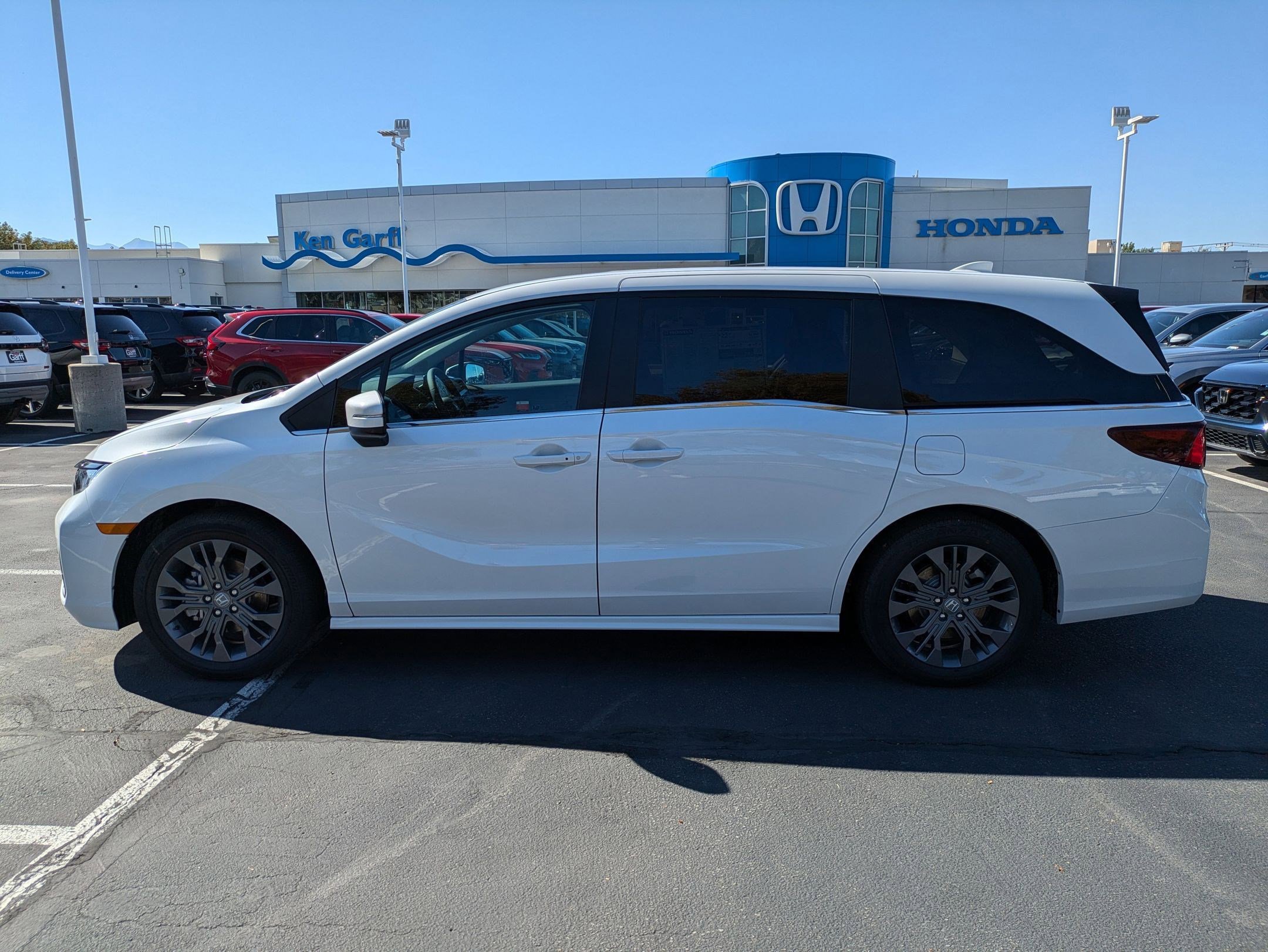 2026 Honda Odyssey Touring photo 6