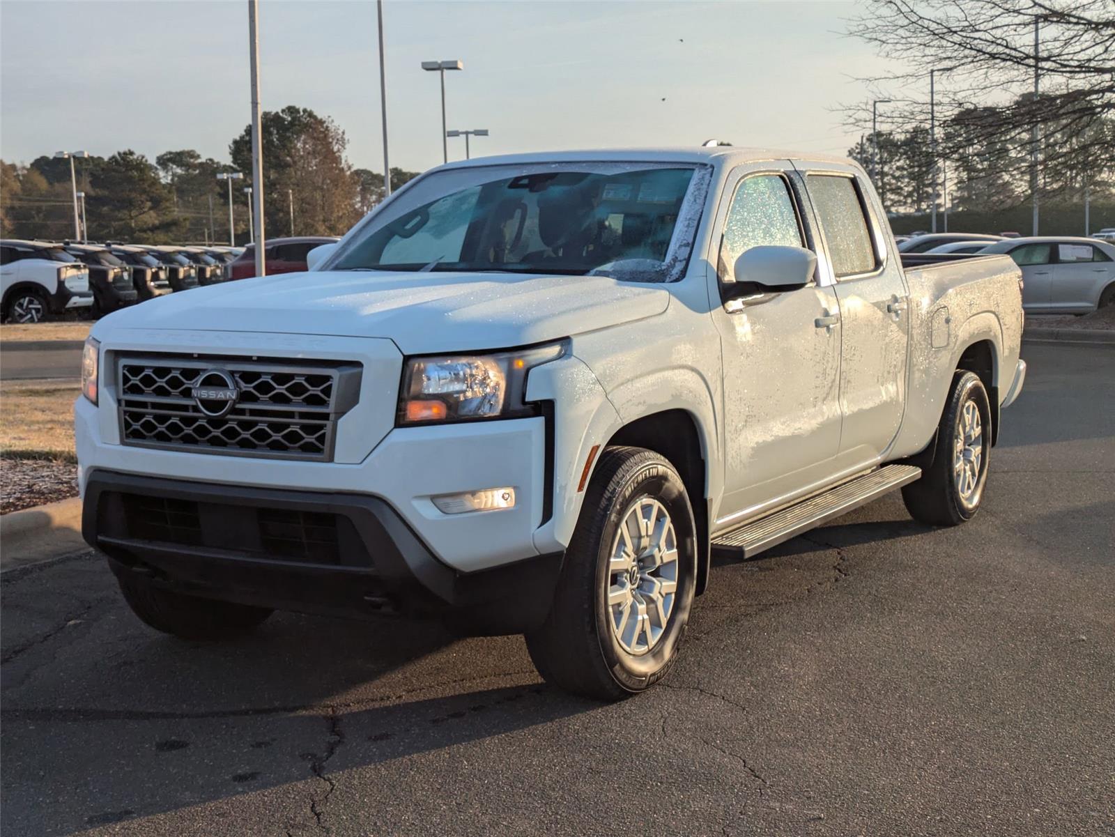 2023 Nissan Frontier SV's photo