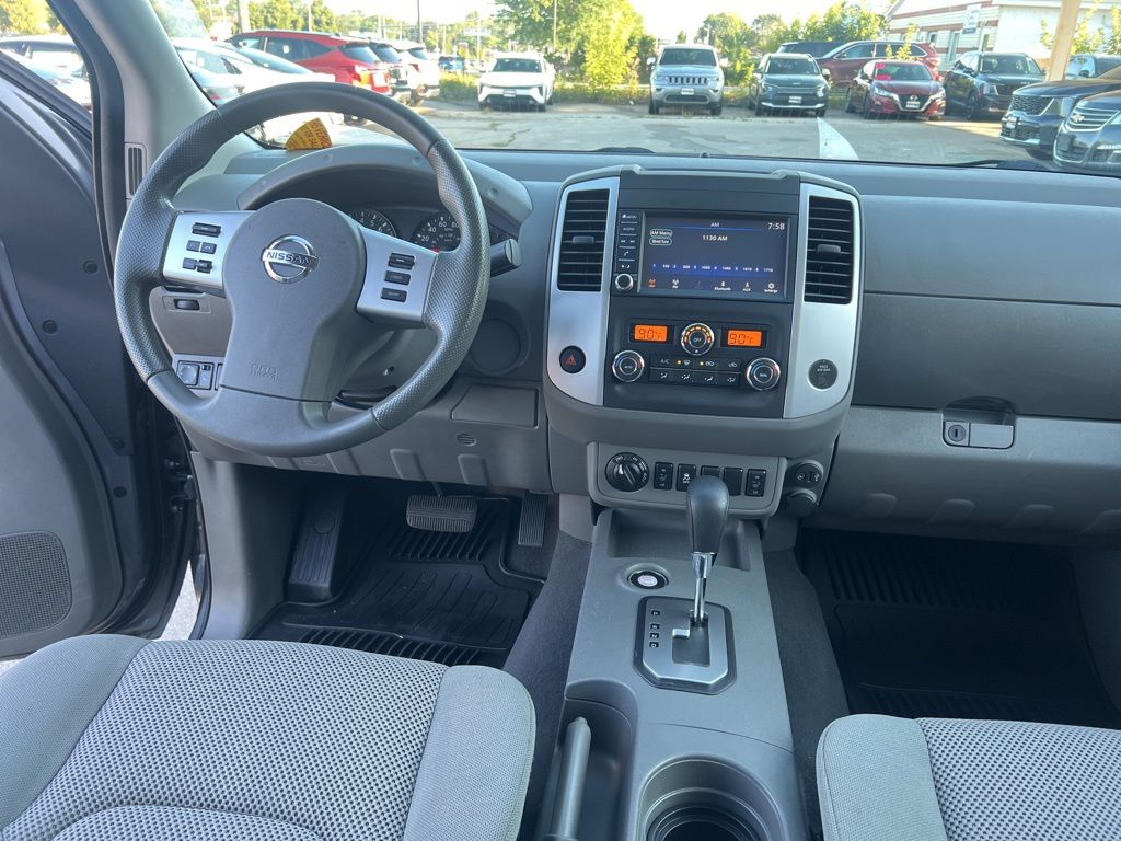 2021 Nissan Frontier Crew Cab photo 12