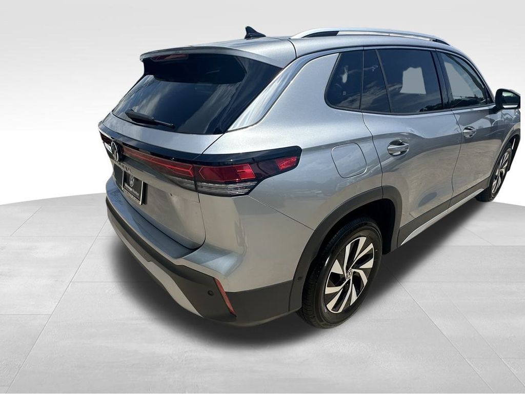 2025 Volkswagen Tiguan S photo 3