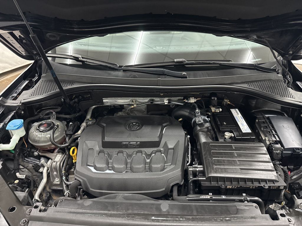 2019 Volkswagen Tiguan SEL R-Line photo 28