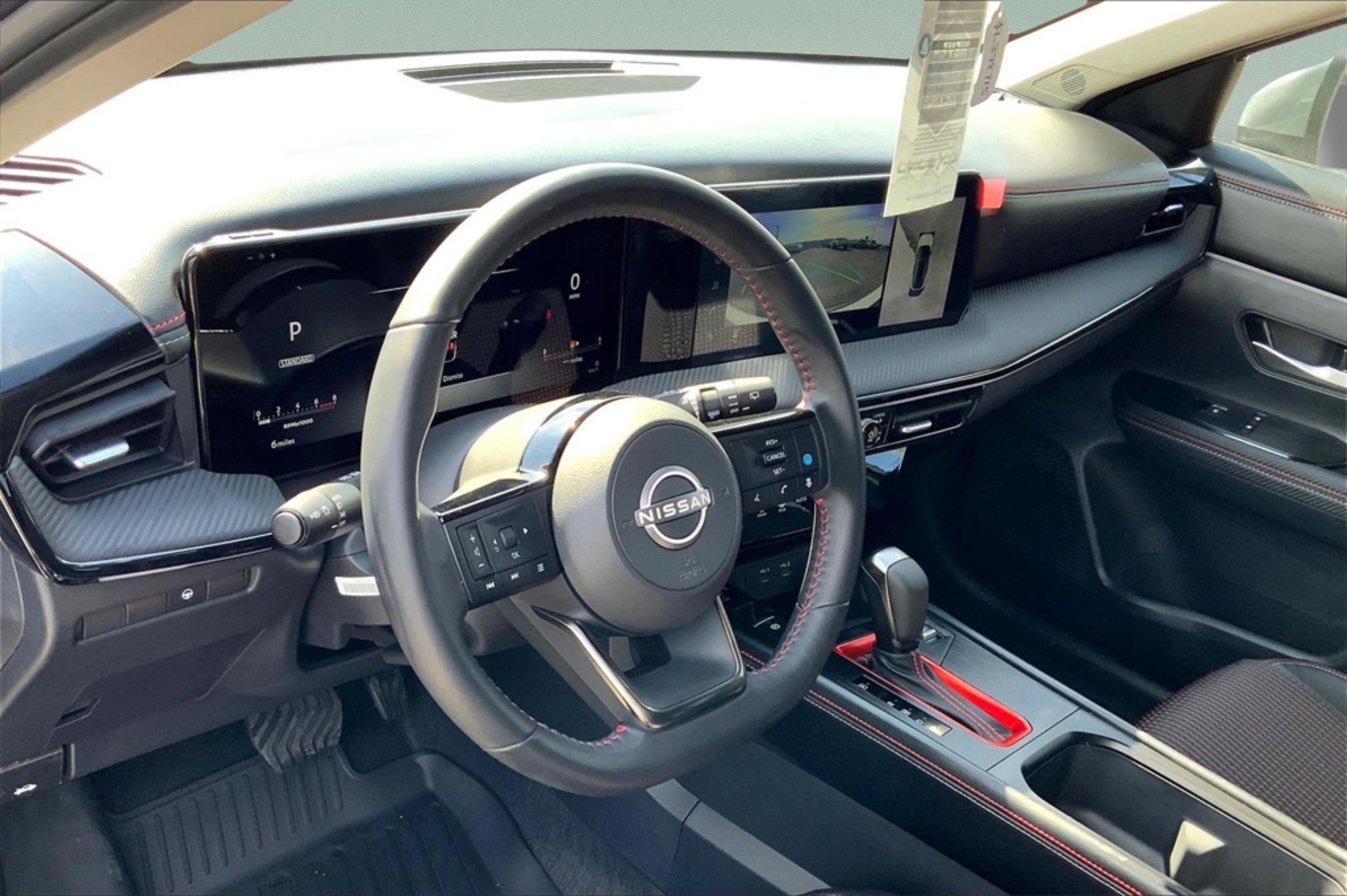 2025 Nissan Kicks SR photo 5