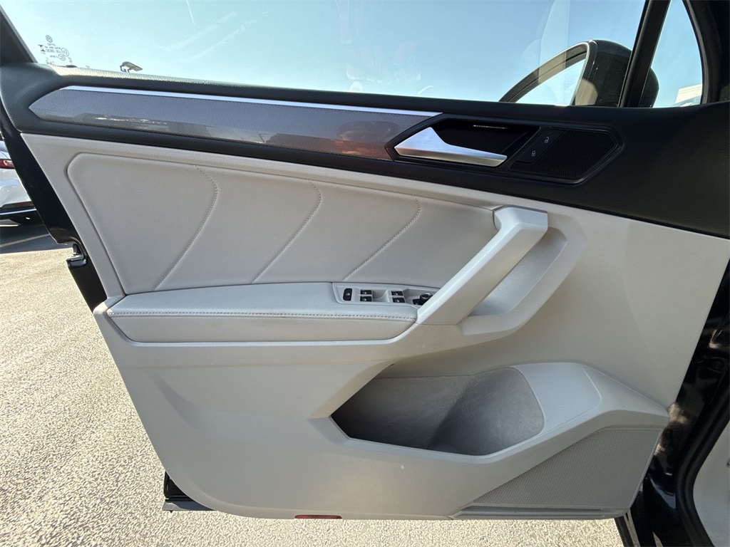 2023 Volkswagen Tiguan SE R-Line Black photo 13