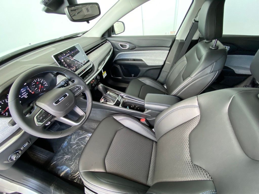 2022 Jeep Compass Latitude photo 28