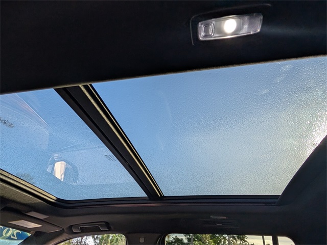 Used 2022 Crystal White Tri-Coat Cadillac Premium Luxury image 10