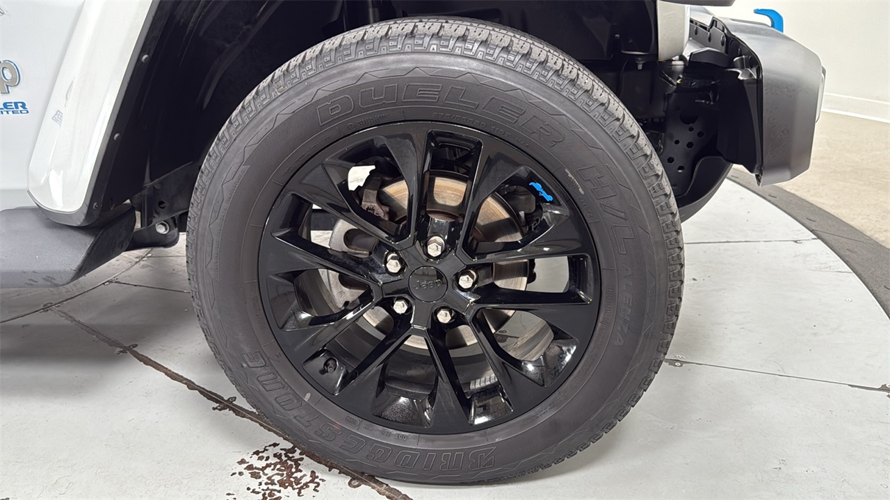2022 Jeep Wrangler Unlimited Sahara 4xe photo 17