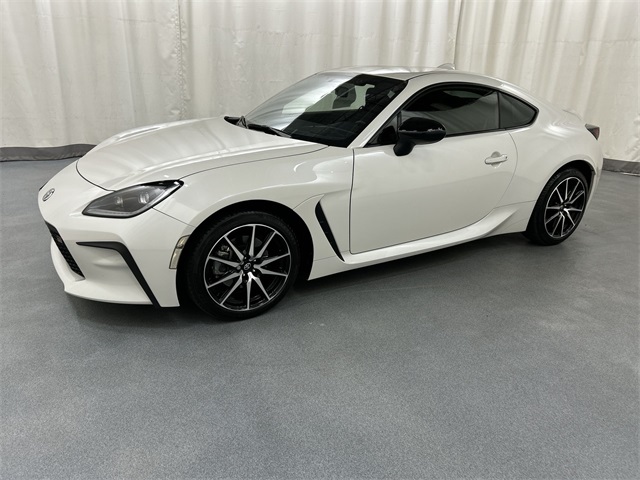 2024 Toyota GR86 Base photo 2