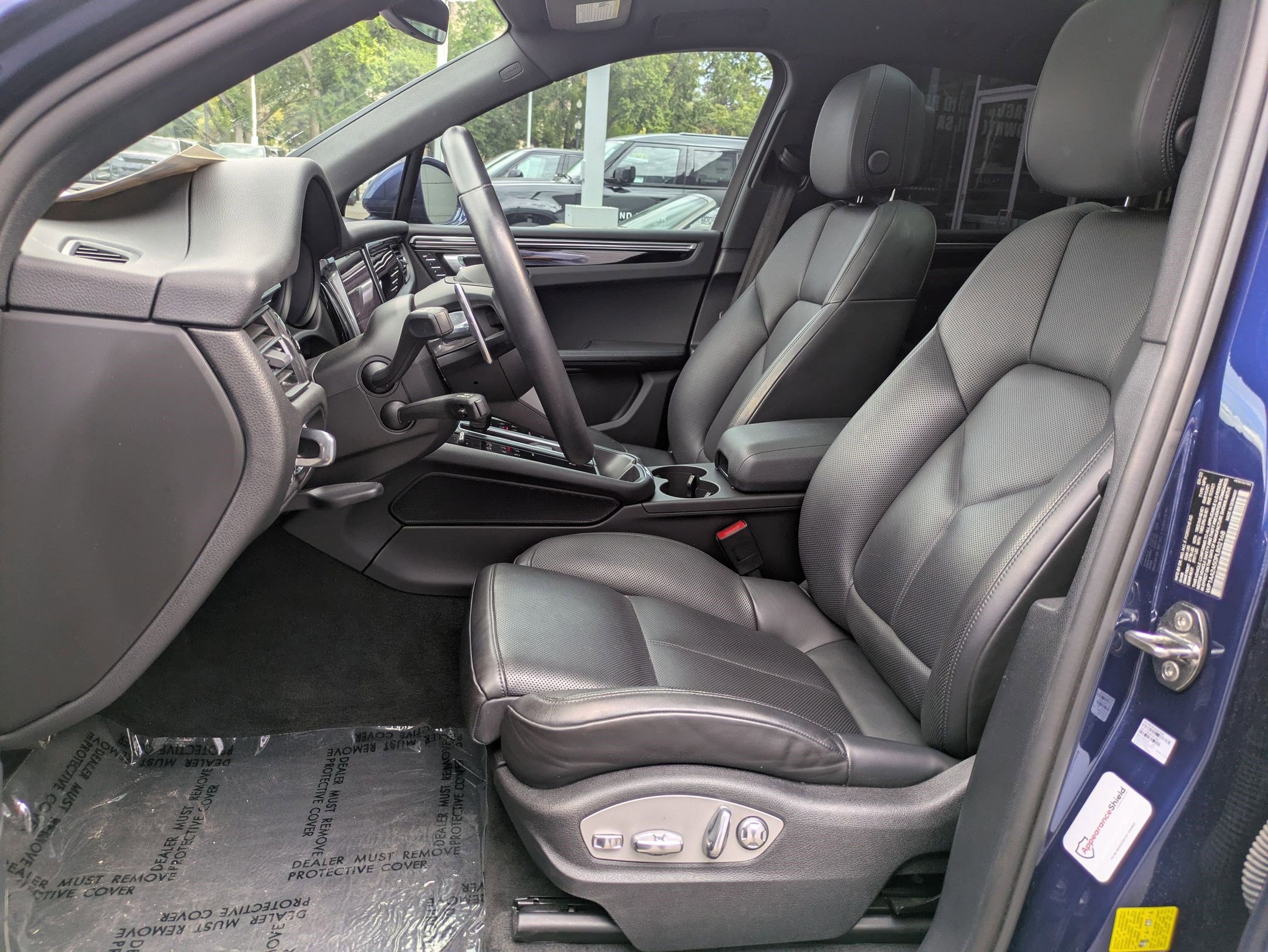 2023 Porsche Macan T photo 24